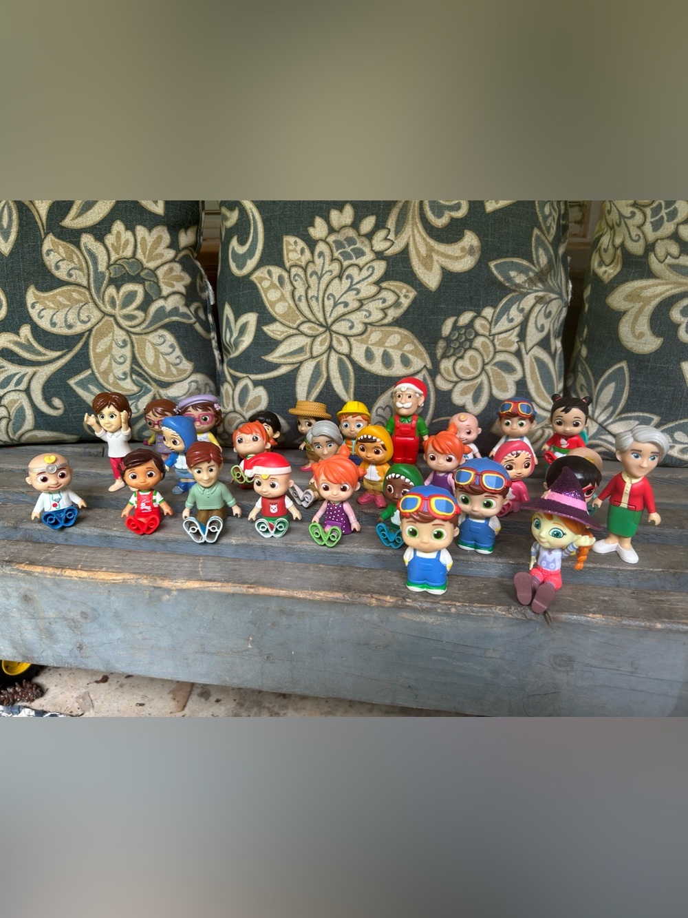 Coco melon little figures